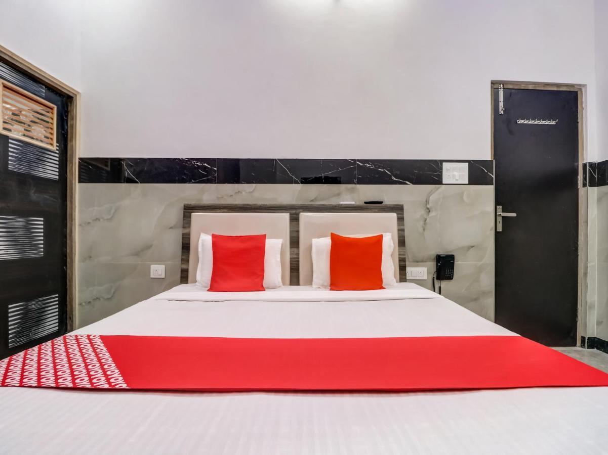 Oyo Flagship 83121 Hotel Rose Vip Szaharanpur Kültér fotó