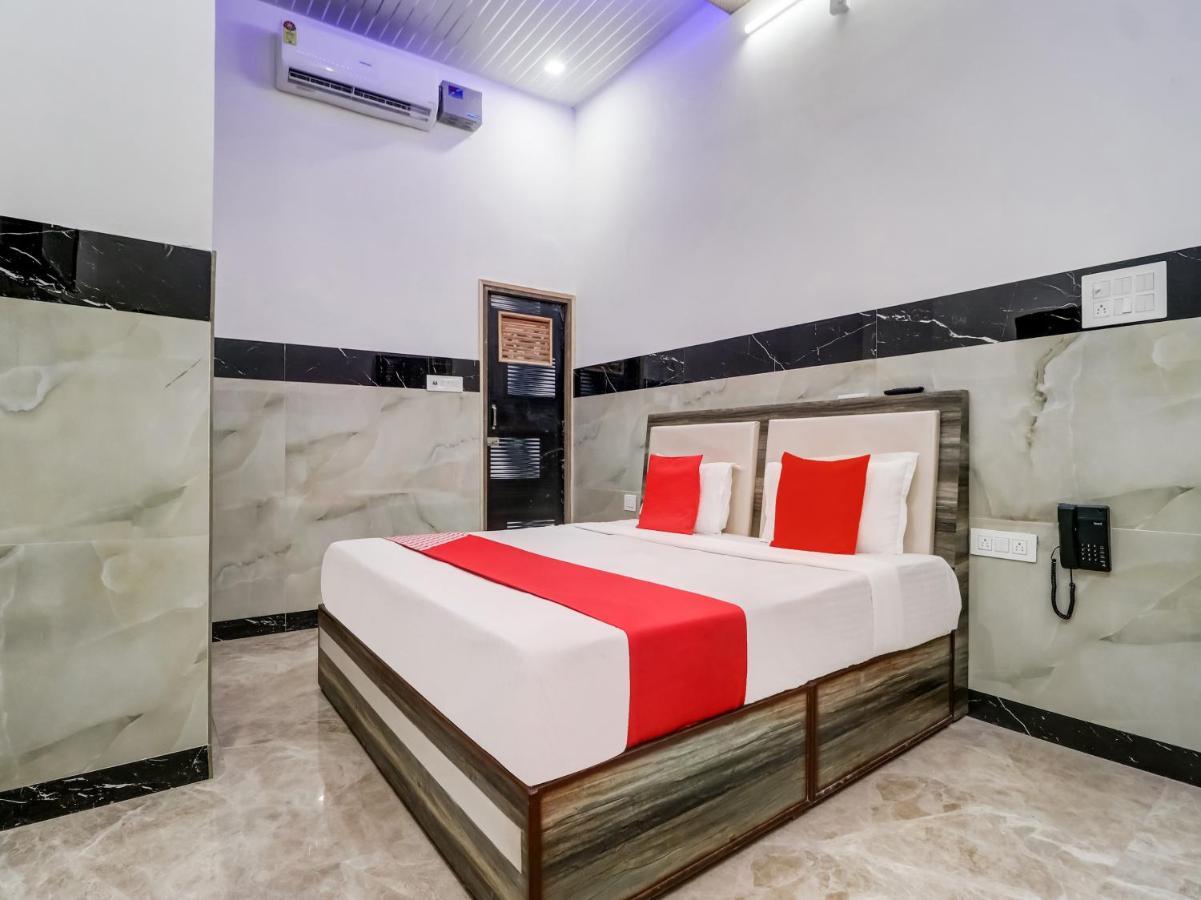 Oyo Flagship 83121 Hotel Rose Vip Szaharanpur Kültér fotó